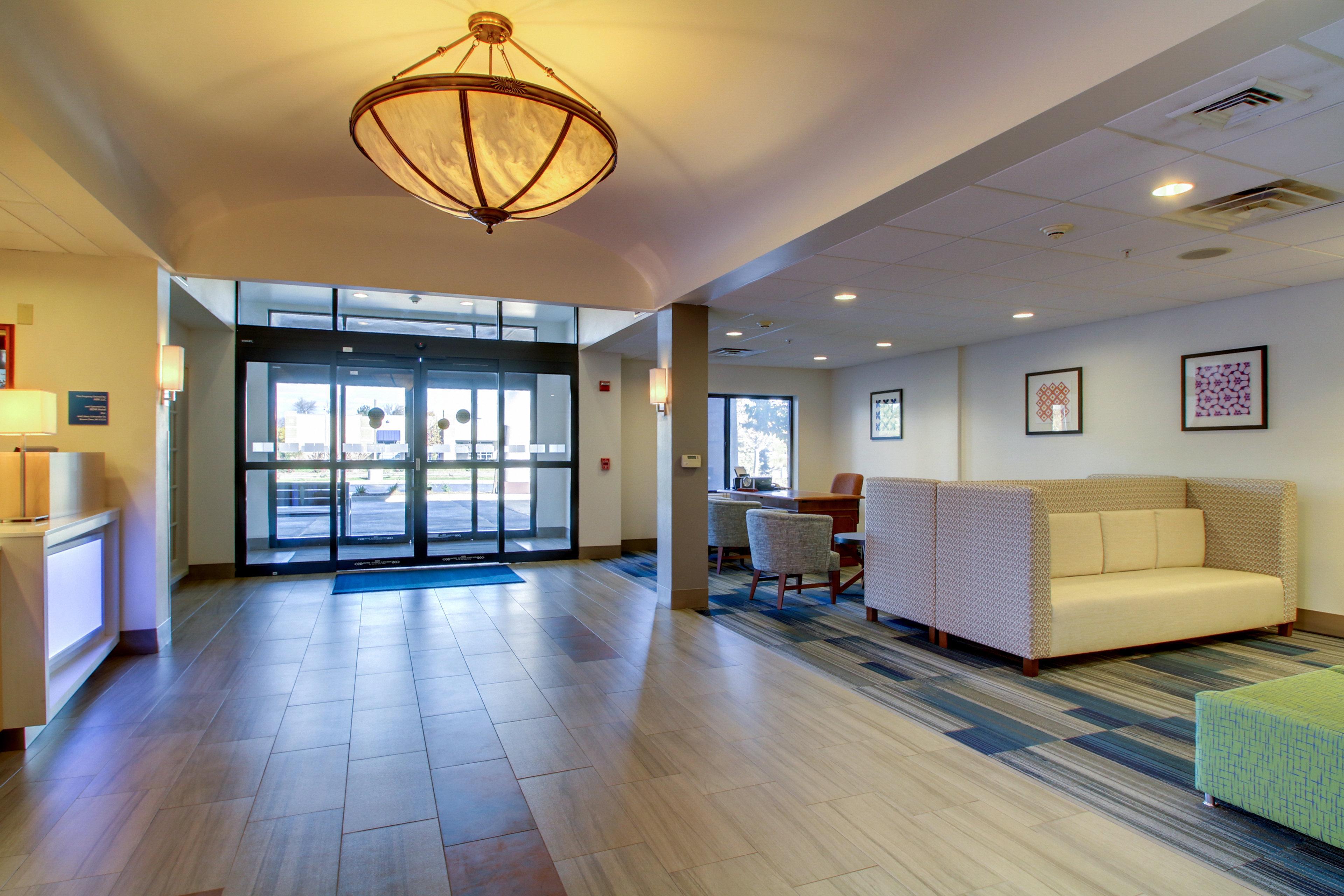 Holiday Inn Express Milwaukee N- Brown Deer/Mequon Exterior photo