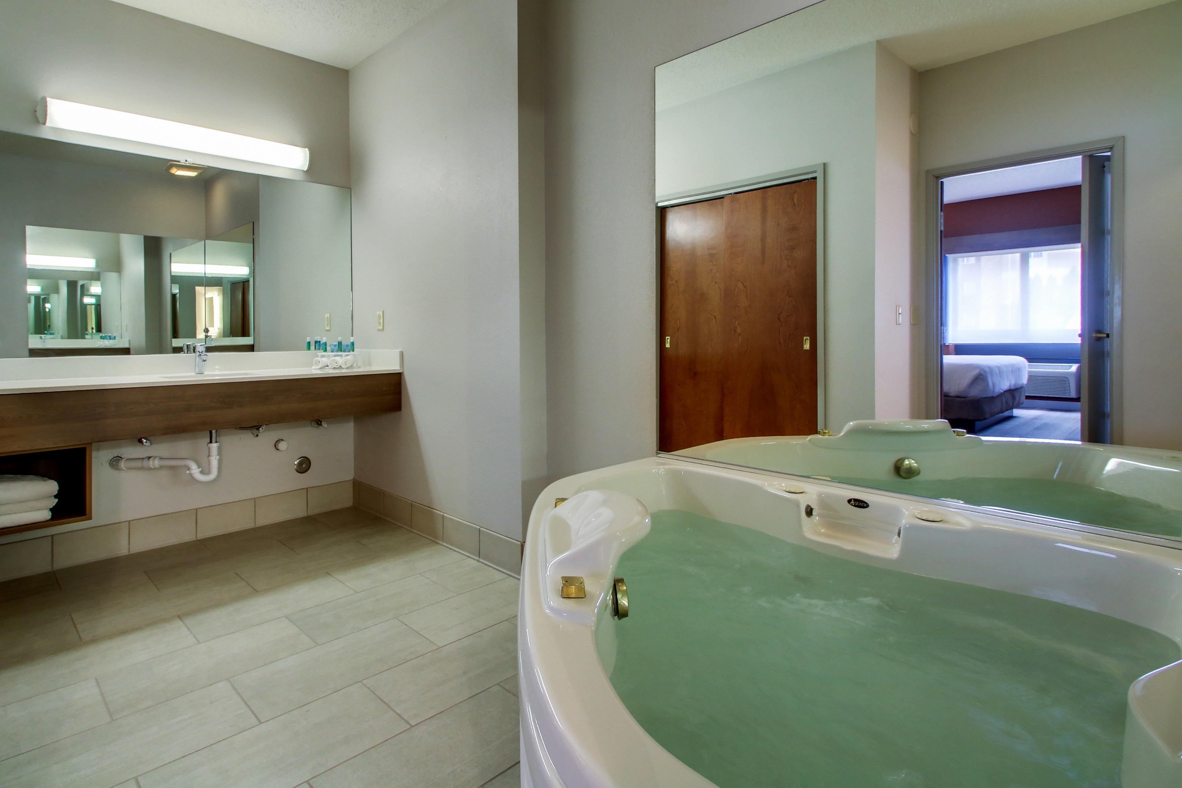 Holiday Inn Express Milwaukee N- Brown Deer/Mequon Exterior photo