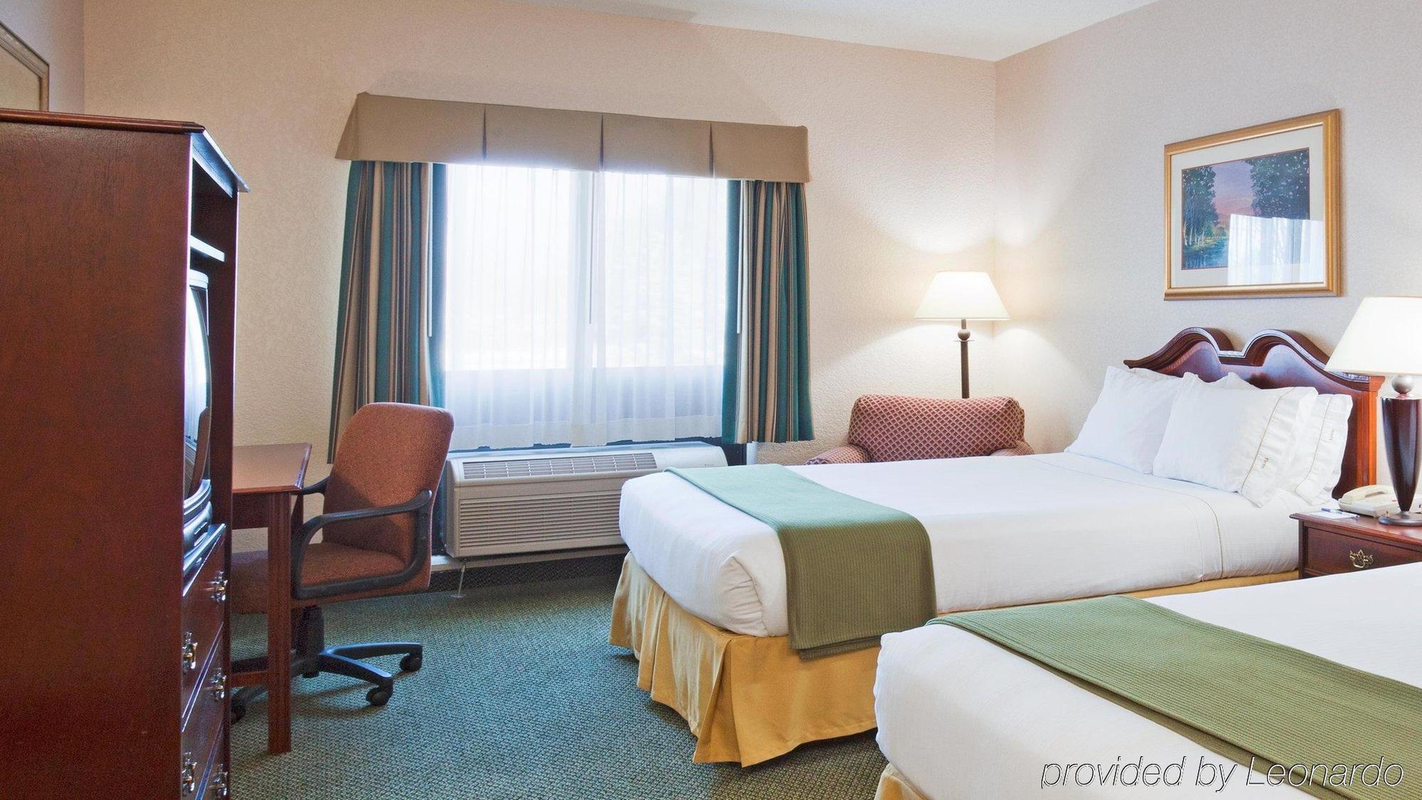 Holiday Inn Express Milwaukee N- Brown Deer/Mequon Exterior photo